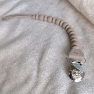 Itzy Ritzy pack clip